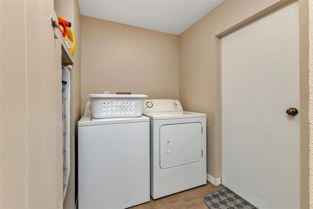 For Sale: $250,000 (3 beds, 2 baths, 1352 Square Feet)