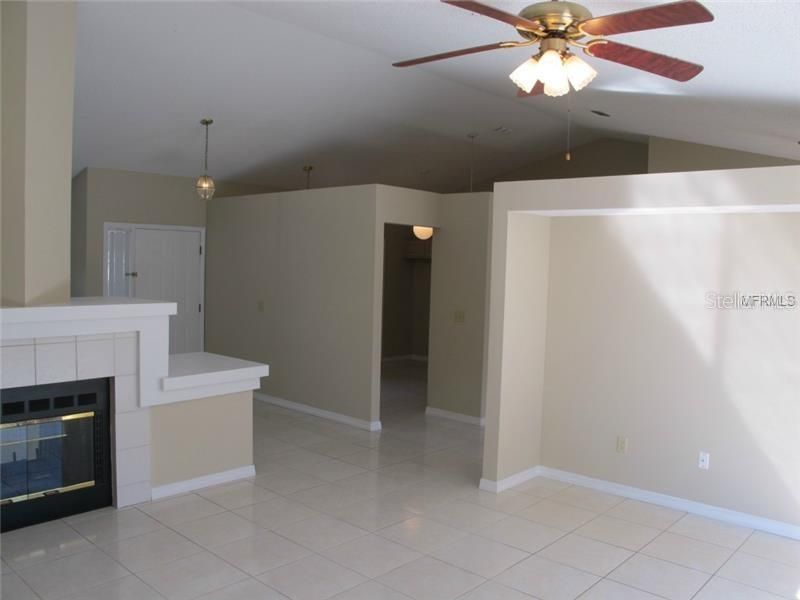 For Rent: $2,300 (3 beds, 2 baths, 1762 Square Feet)