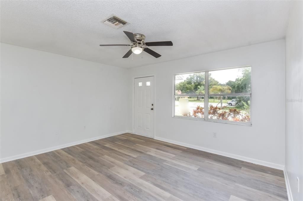 For Sale: $259,900 (3 beds, 2 baths, 1050 Square Feet)