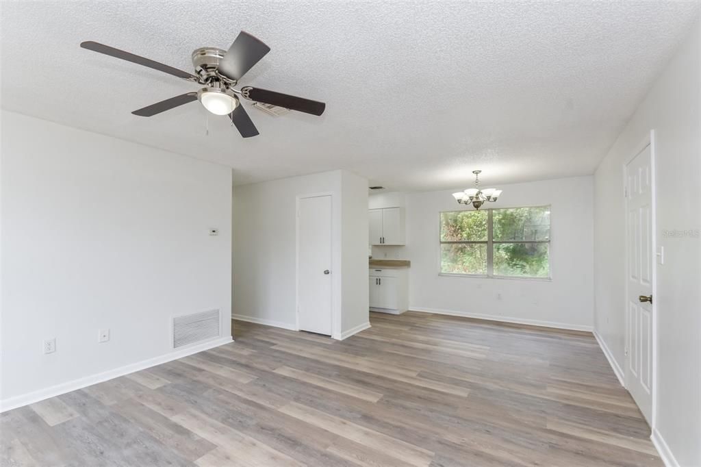 For Sale: $259,900 (3 beds, 2 baths, 1050 Square Feet)