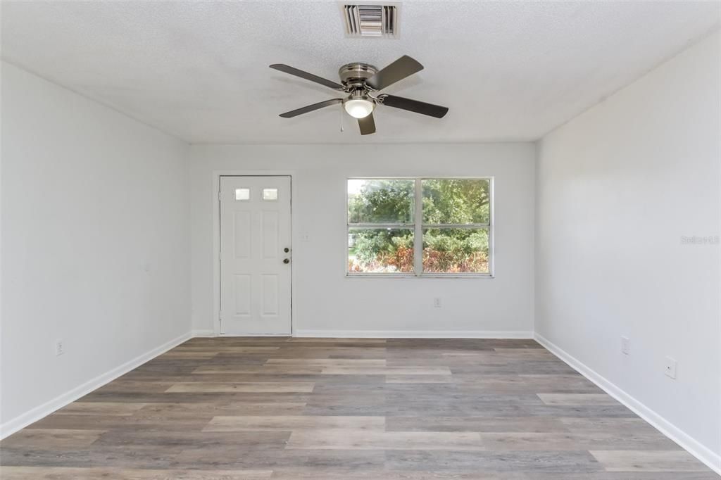 For Sale: $259,900 (3 beds, 2 baths, 1050 Square Feet)