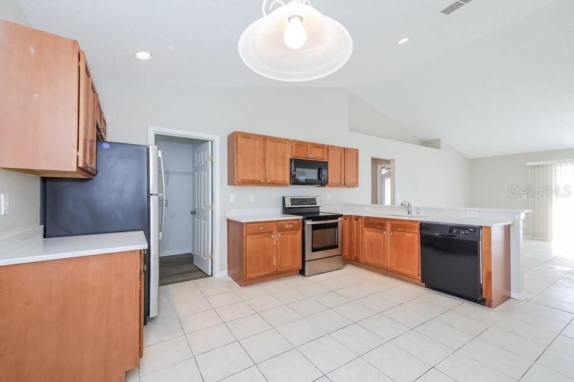 For Rent: $1,740 (3 beds, 2 baths, 1668 Square Feet)