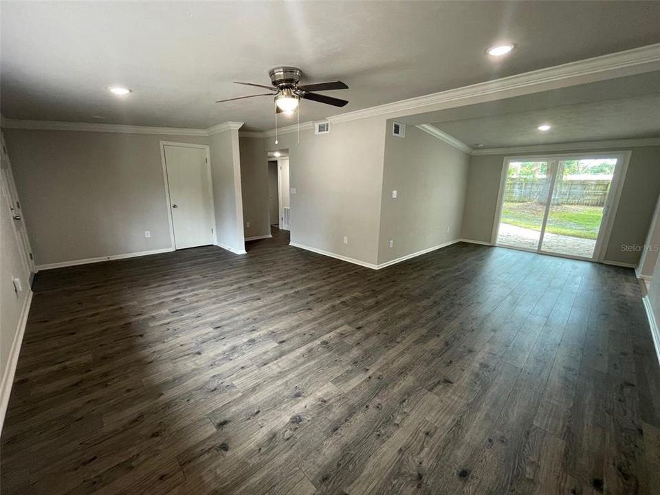 For Sale: $256,900 (3 beds, 2 baths, 1389 Square Feet)