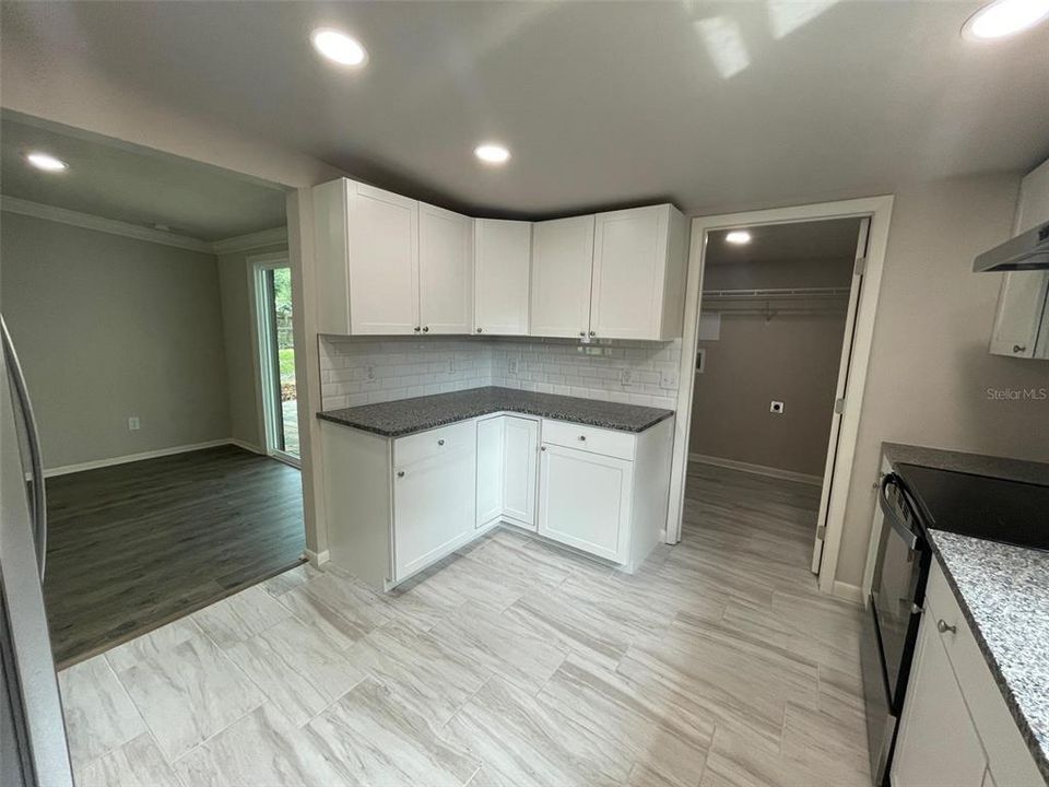 For Sale: $256,900 (3 beds, 2 baths, 1389 Square Feet)