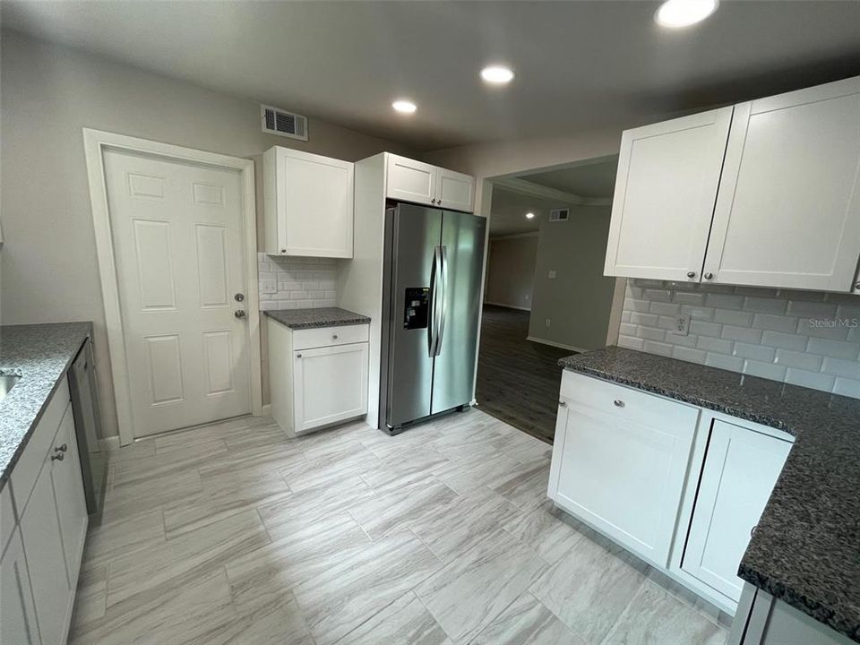 For Sale: $256,900 (3 beds, 2 baths, 1389 Square Feet)