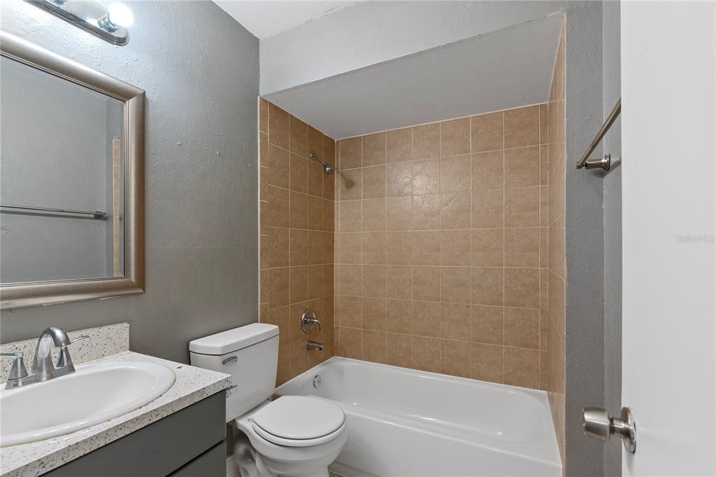 For Rent: $1,600 (2 beds, 1 baths, 800 Square Feet)