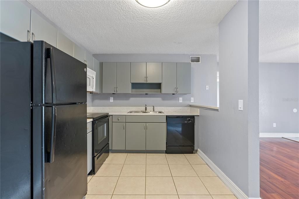 For Rent: $1,600 (2 beds, 1 baths, 800 Square Feet)