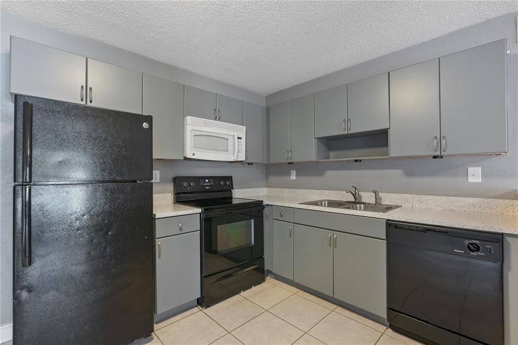 For Rent: $1,600 (2 beds, 1 baths, 800 Square Feet)