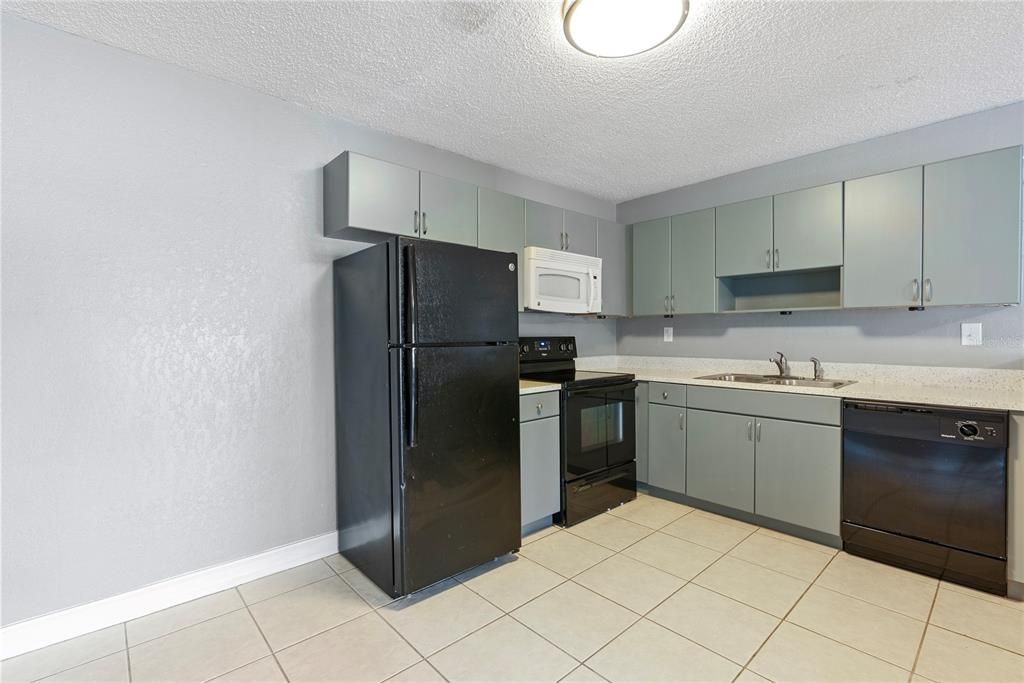 For Rent: $1,600 (2 beds, 1 baths, 800 Square Feet)