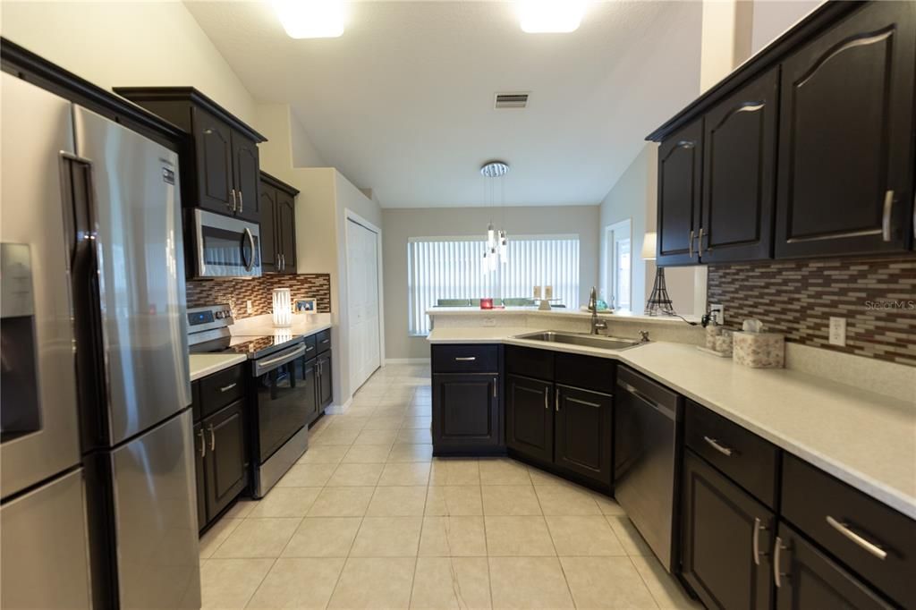 For Sale: $319,900 (3 beds, 2 baths, 1715 Square Feet)