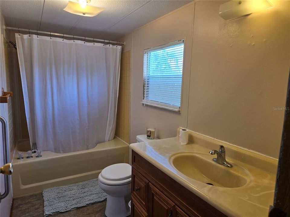 For Sale: $150,000 (2 beds, 2 baths, 1032 Square Feet)