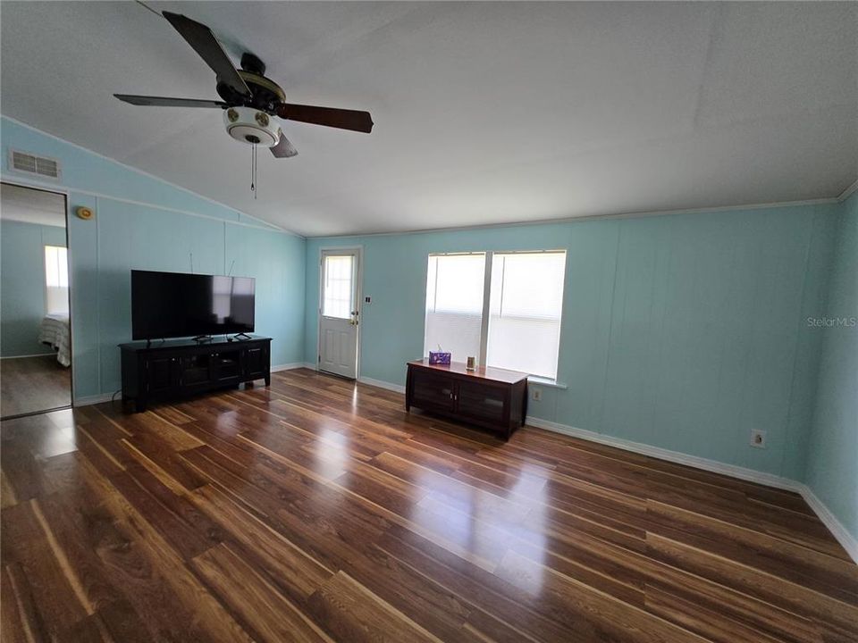 For Sale: $150,000 (2 beds, 2 baths, 1032 Square Feet)