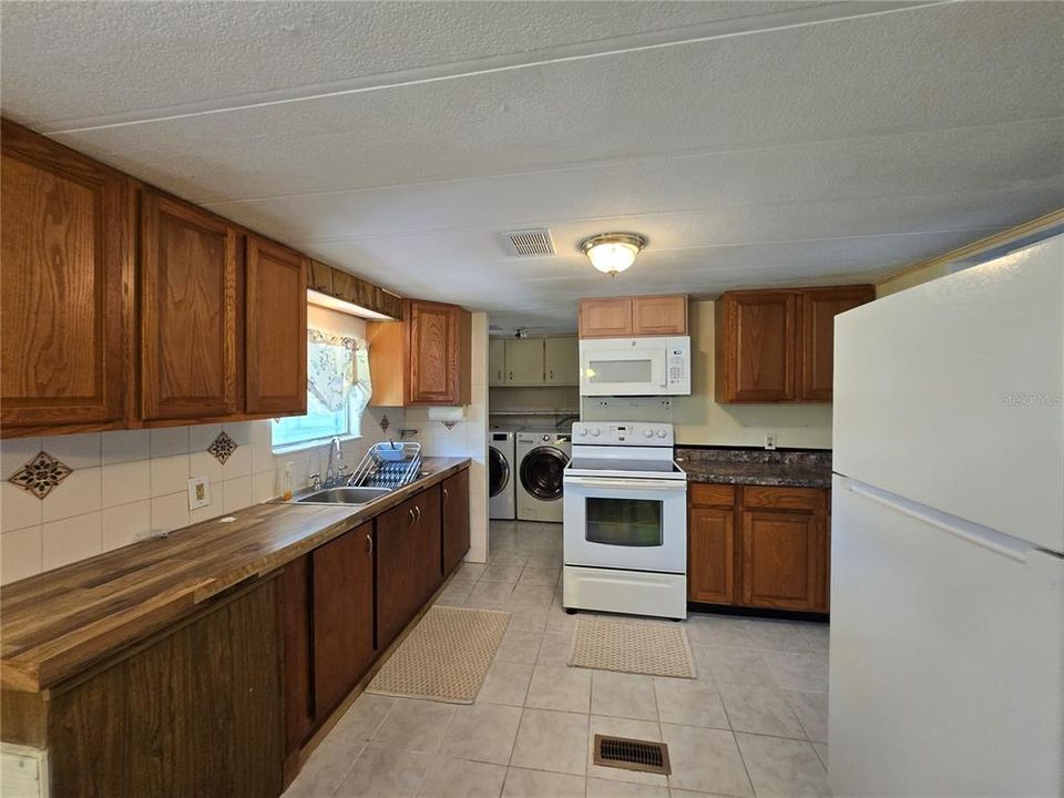 For Sale: $150,000 (2 beds, 2 baths, 1032 Square Feet)