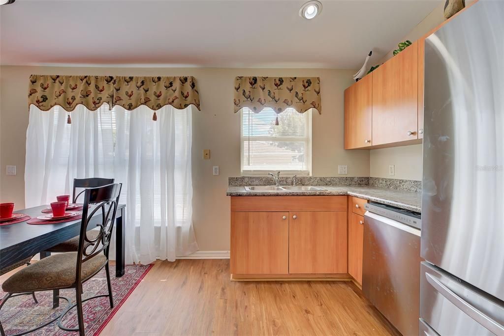 For Sale: $359,900 (2 beds, 2 baths, 1078 Square Feet)