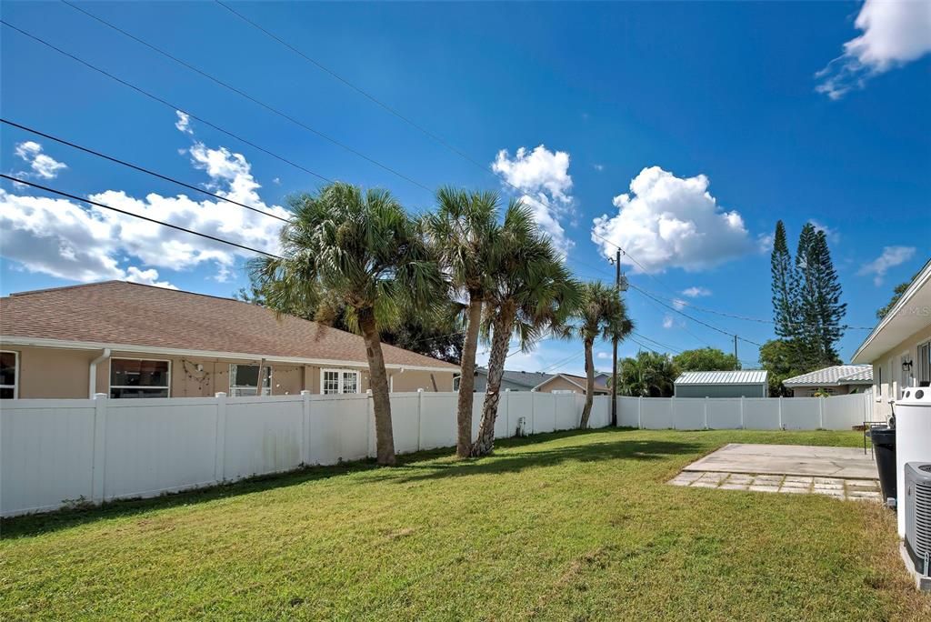 For Sale: $359,900 (2 beds, 2 baths, 1078 Square Feet)