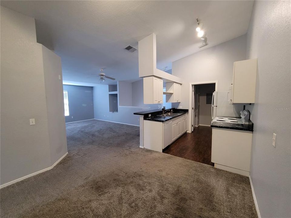 For Rent: $1,950 (3 beds, 2 baths, 1325 Square Feet)