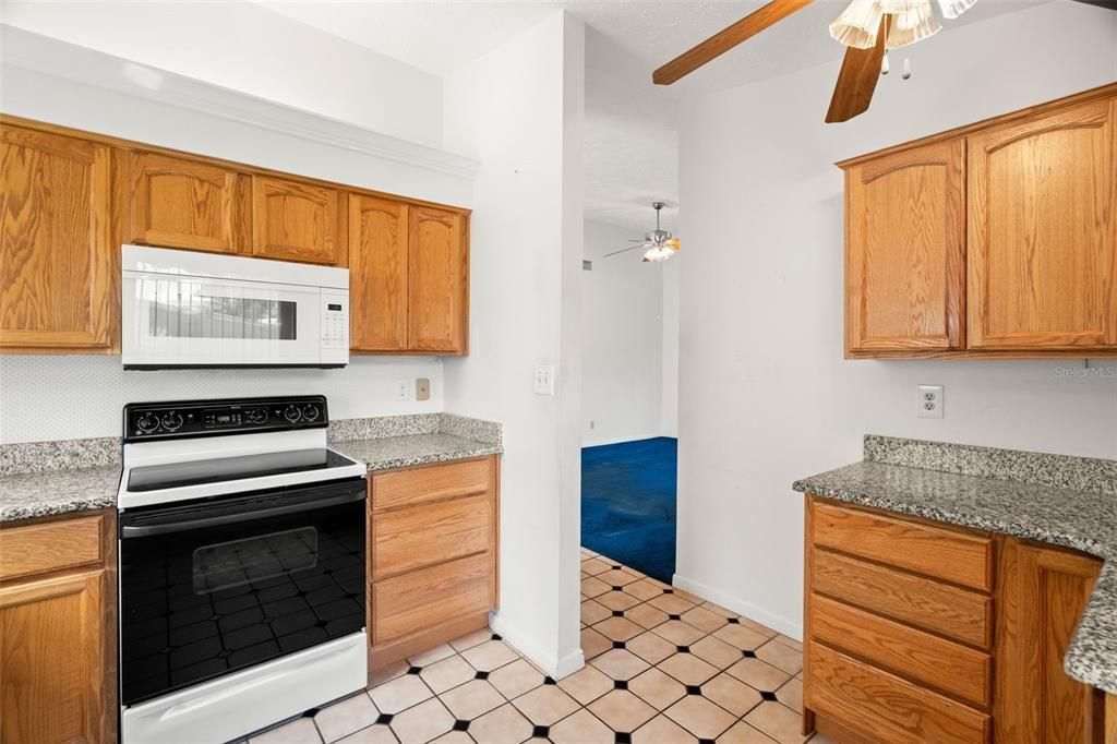 For Sale: $245,000 (2 beds, 2 baths, 1076 Square Feet)