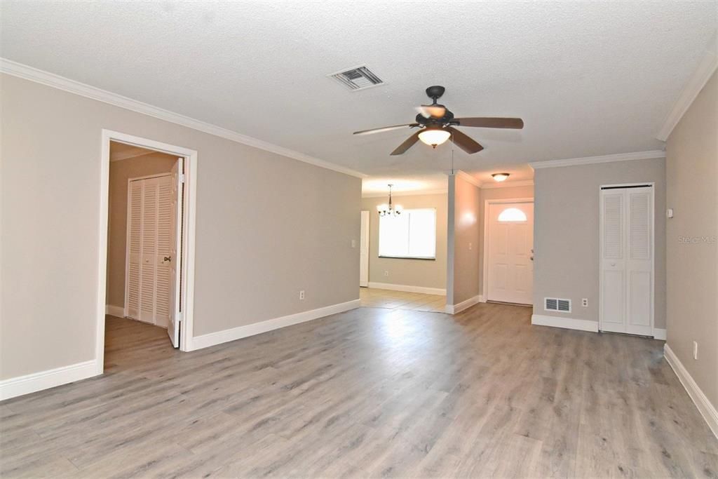 For Sale: $315,000 (3 beds, 1 baths, 1118 Square Feet)