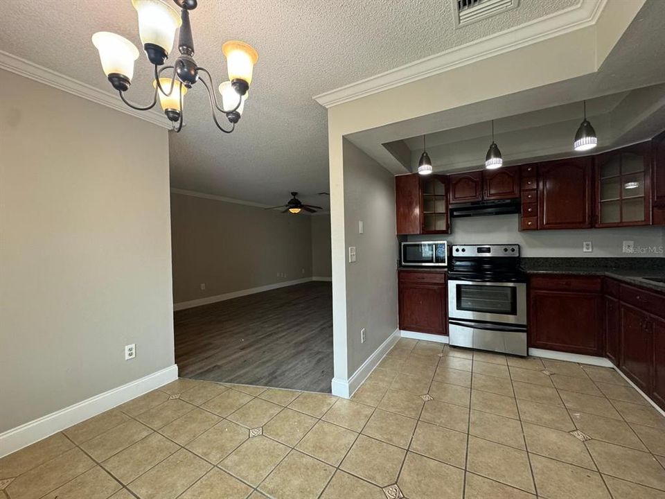 For Sale: $315,000 (3 beds, 1 baths, 1118 Square Feet)