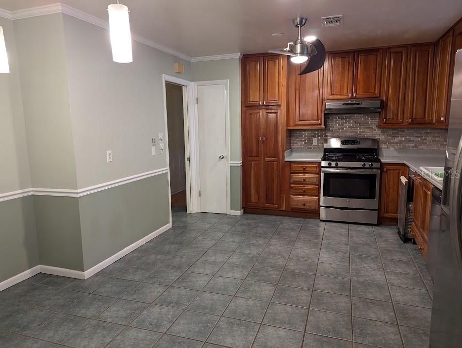 For Rent: $2,750 (4 beds, 2 baths, 3391 Square Feet)