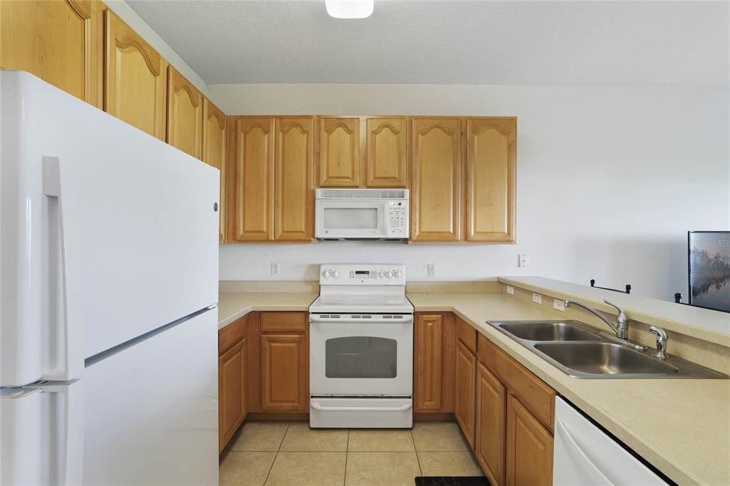 For Sale: $325,000 (3 beds, 2 baths, 1472 Square Feet)