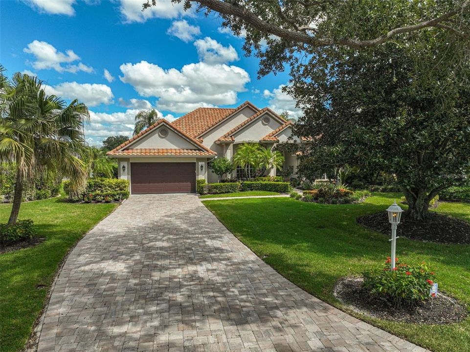 For Sale: $1,650,000 (3 beds, 3 baths, 2880 Square Feet)