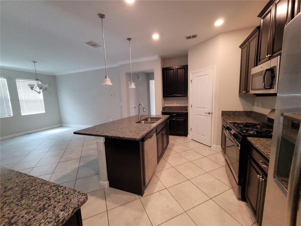 For Rent: $2,650 (4 beds, 3 baths, 2061 Square Feet)