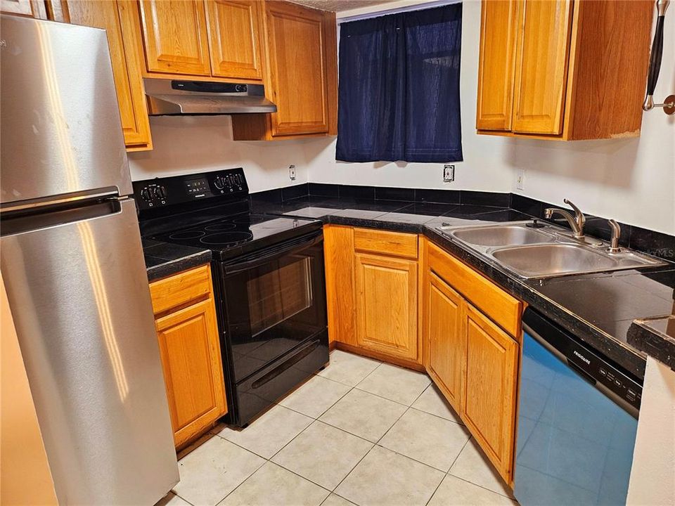 For Sale: $118,900 (1 beds, 1 baths, 660 Square Feet)