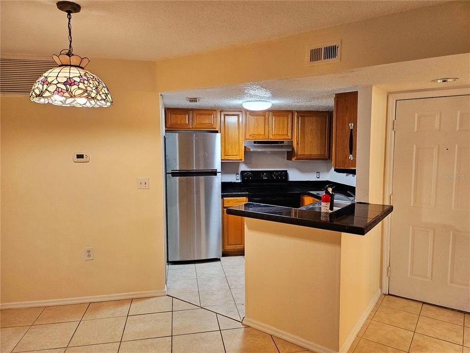 For Sale: $118,900 (1 beds, 1 baths, 660 Square Feet)