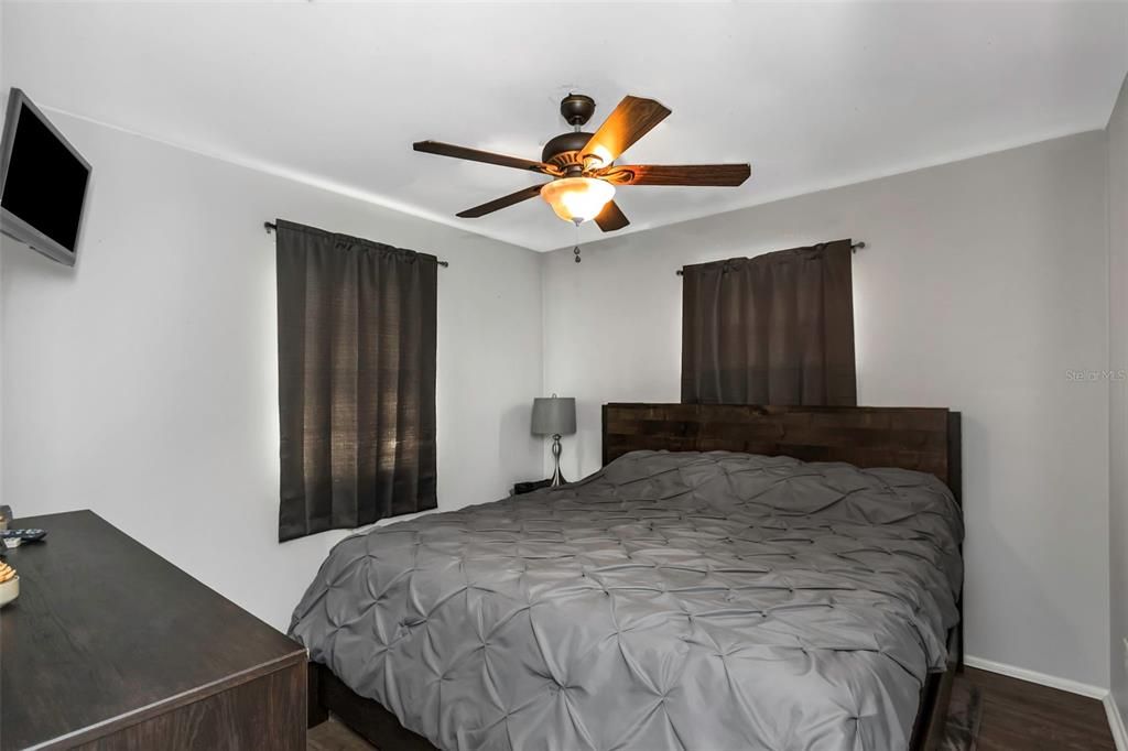 For Sale: $360,000 (2 beds, 1 baths, 1032 Square Feet)