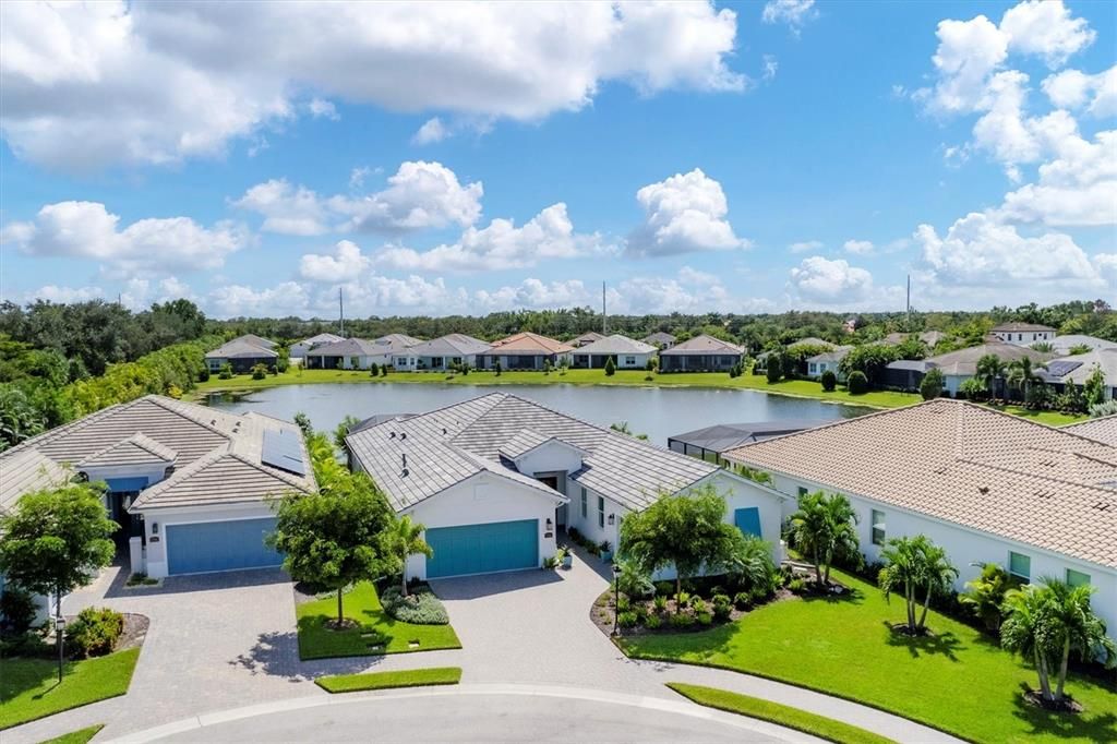 Active With Contract: $1,030,000 (3 beds, 3 baths, 2631 Square Feet)