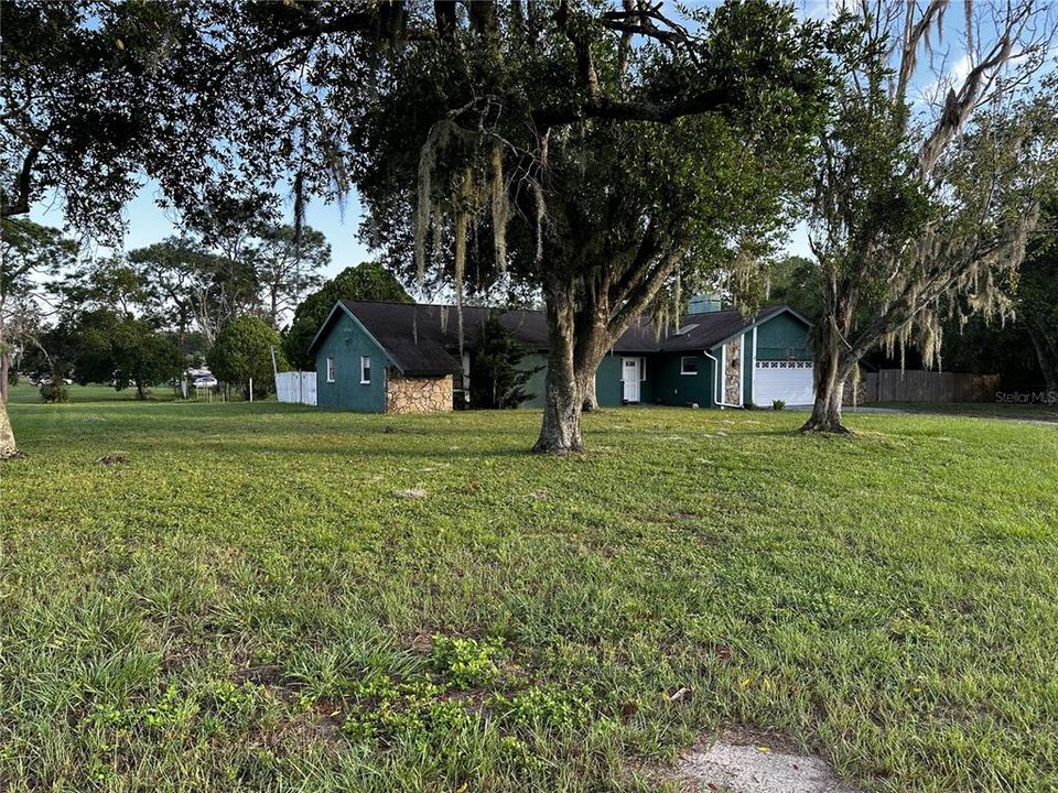 For Sale: $349,999 (3 beds, 2 baths, 2262 Square Feet)