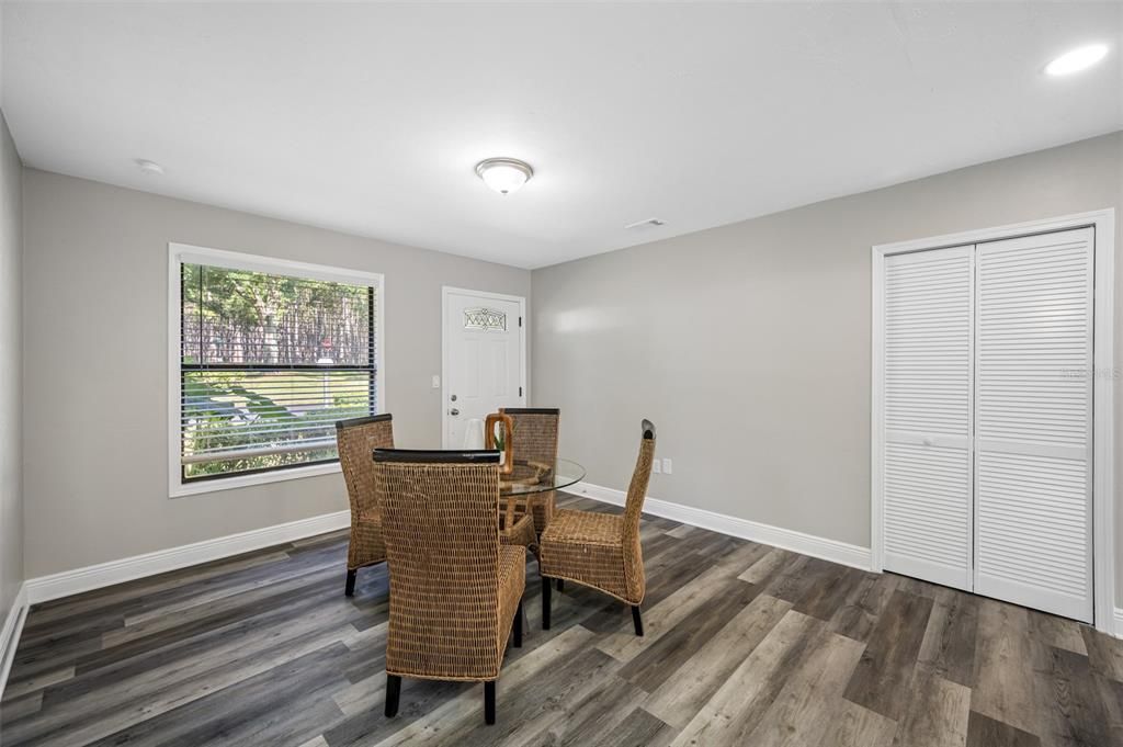 For Sale: $269,000 (2 beds, 2 baths, 1266 Square Feet)