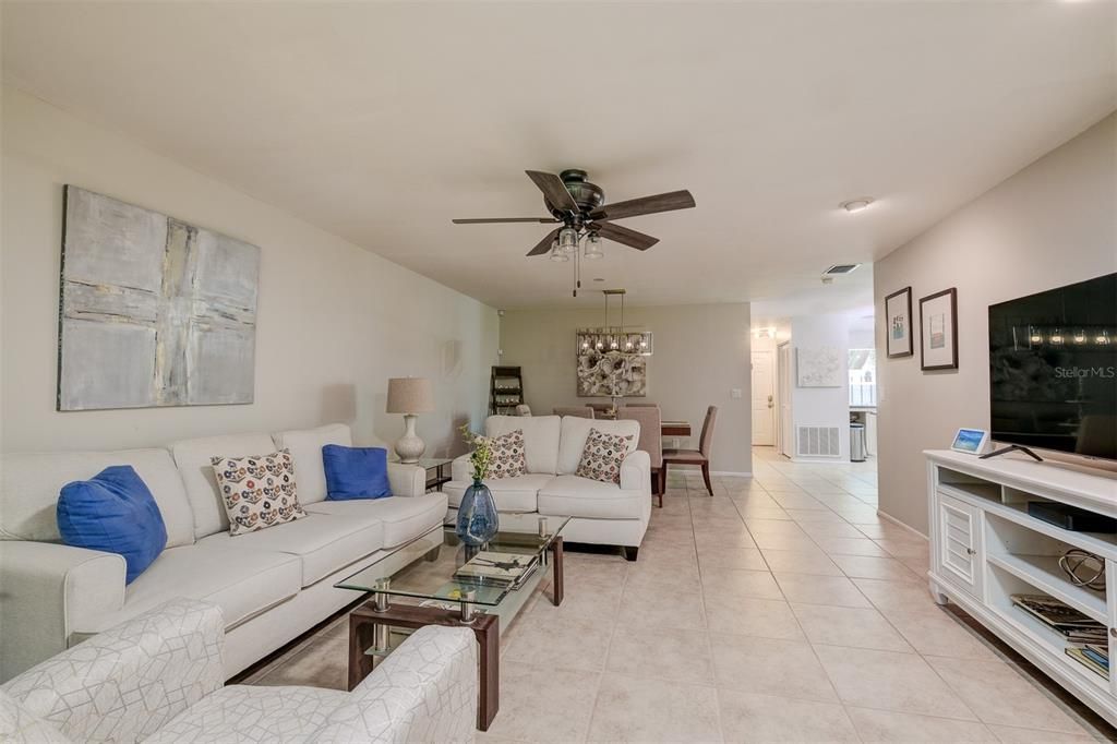 For Sale: $335,000 (3 beds, 2 baths, 1668 Square Feet)