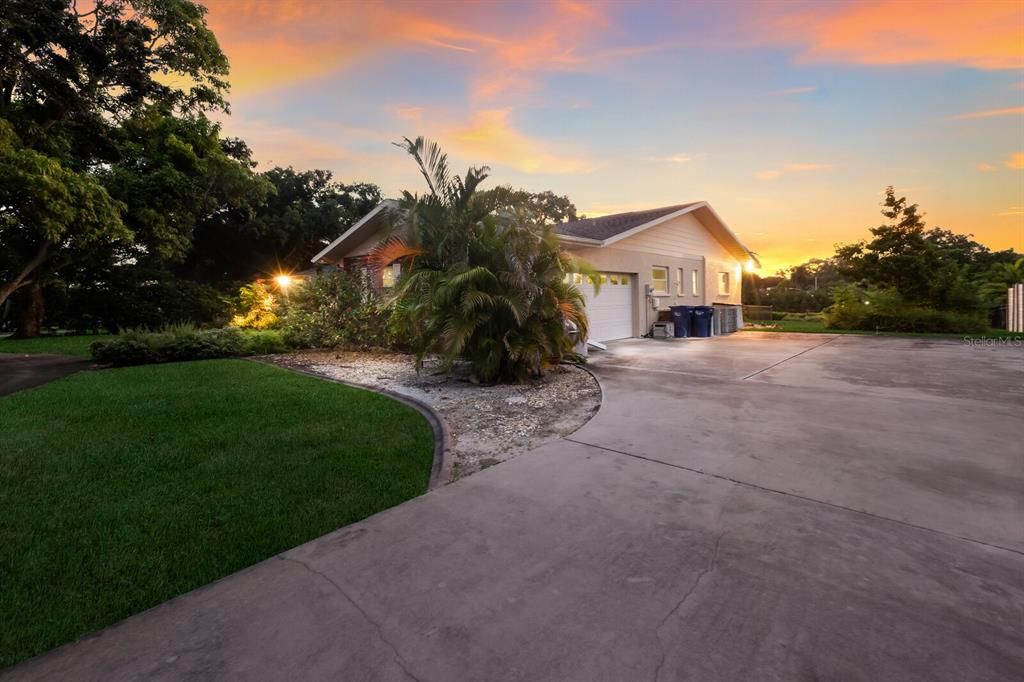 For Sale: $1,300,000 (3 beds, 2 baths, 2224 Square Feet)