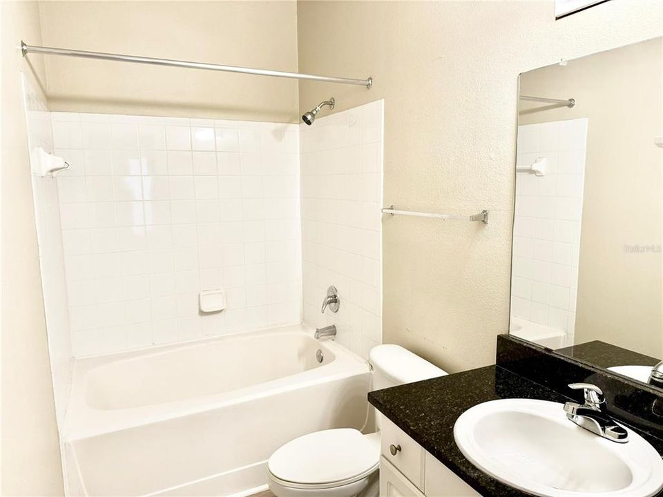 For Rent: $2,100 (3 beds, 2 baths, 1369 Square Feet)