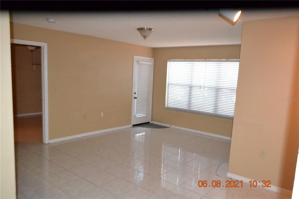 For Rent: $1,295 (1 beds, 1 baths, 708 Square Feet)