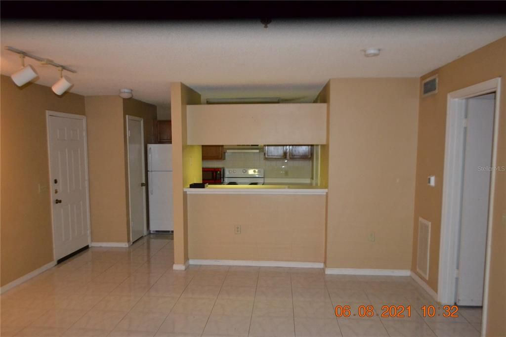 For Rent: $1,295 (1 beds, 1 baths, 708 Square Feet)