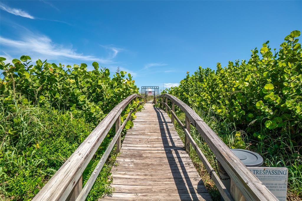 Private Boardwalk to the beach.