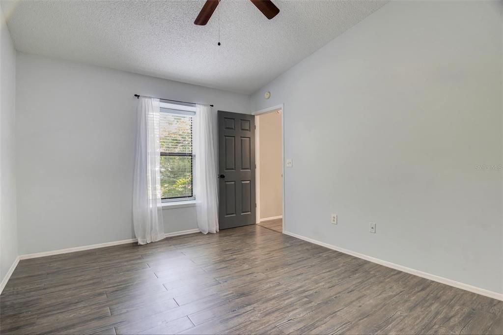 For Sale: $188,000 (2 beds, 2 baths, 912 Square Feet)