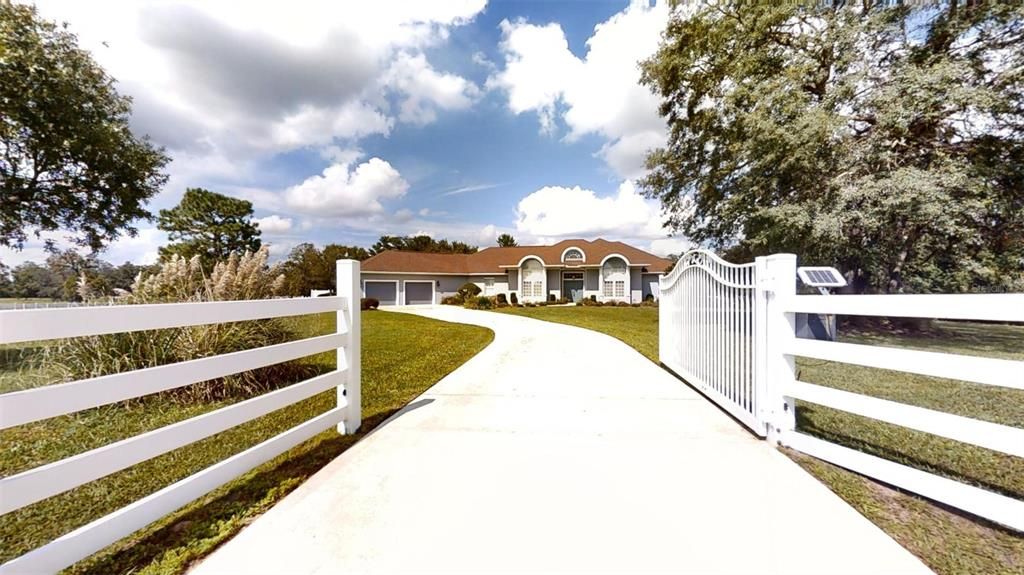 For Sale: $650,000 (3 beds, 3 baths, 3161 Square Feet)