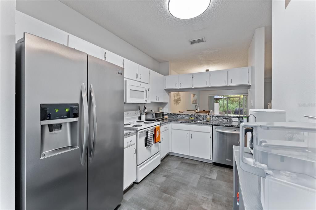 For Sale: $269,000 (2 beds, 2 baths, 1184 Square Feet)