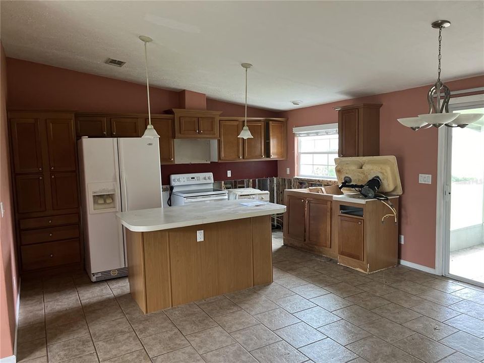 For Sale: $175,000 (3 beds, 2 baths, 1560 Square Feet)