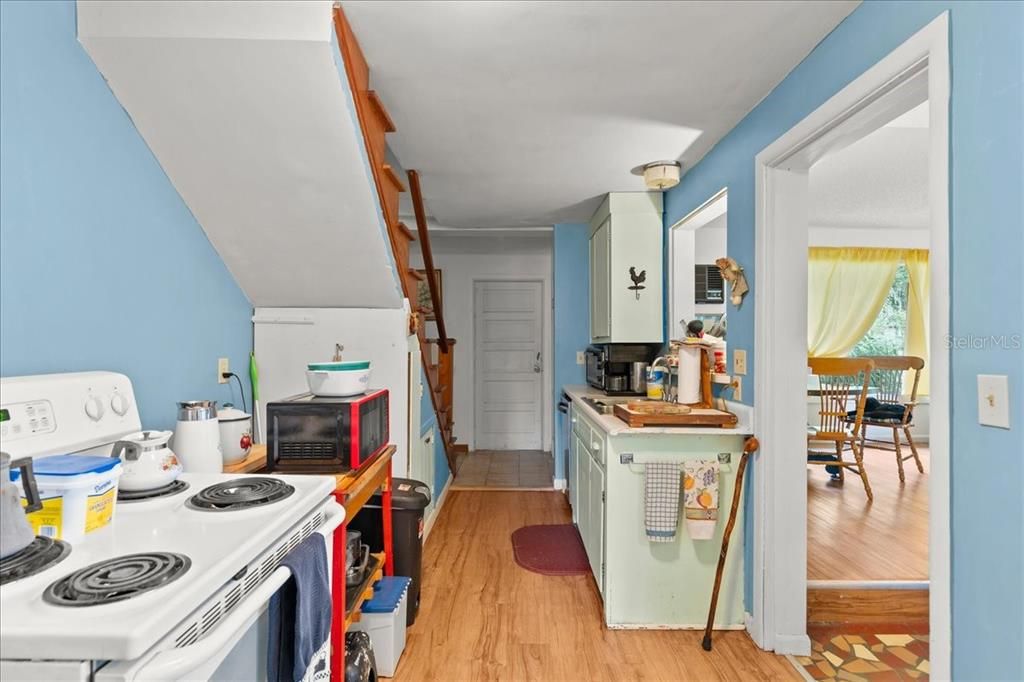 For Sale: $280,000 (2 beds, 1 baths, 1576 Square Feet)