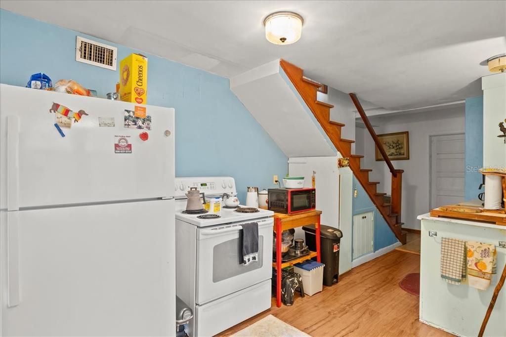 For Sale: $280,000 (2 beds, 1 baths, 1576 Square Feet)