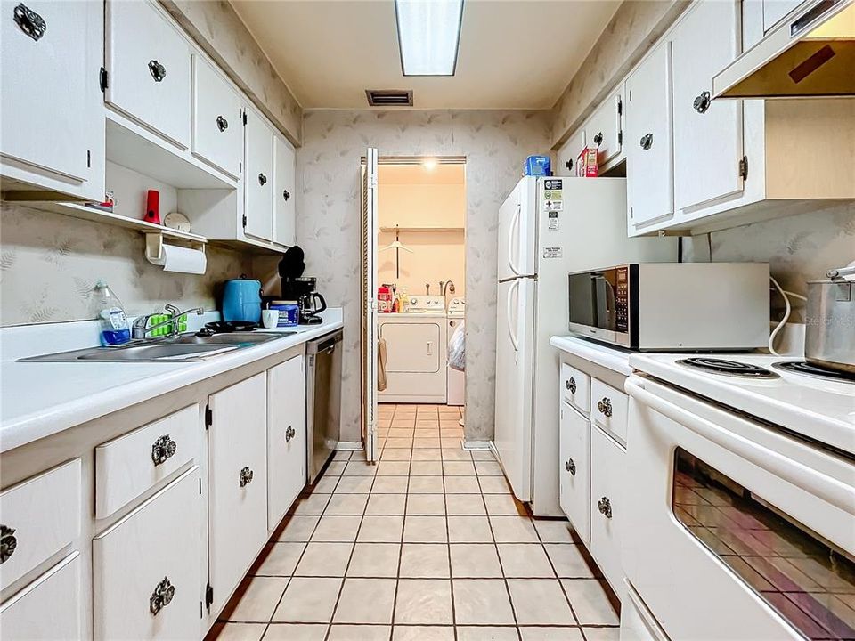 For Sale: $188,000 (2 beds, 2 baths, 1075 Square Feet)