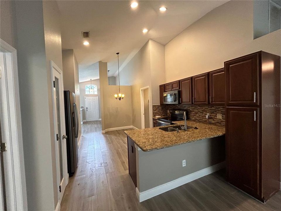 For Rent: $2,450 (3 beds, 2 baths, 1440 Square Feet)