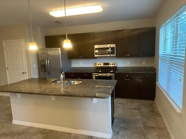 For Rent: $2,400 (3 beds, 2 baths, 1568 Square Feet)