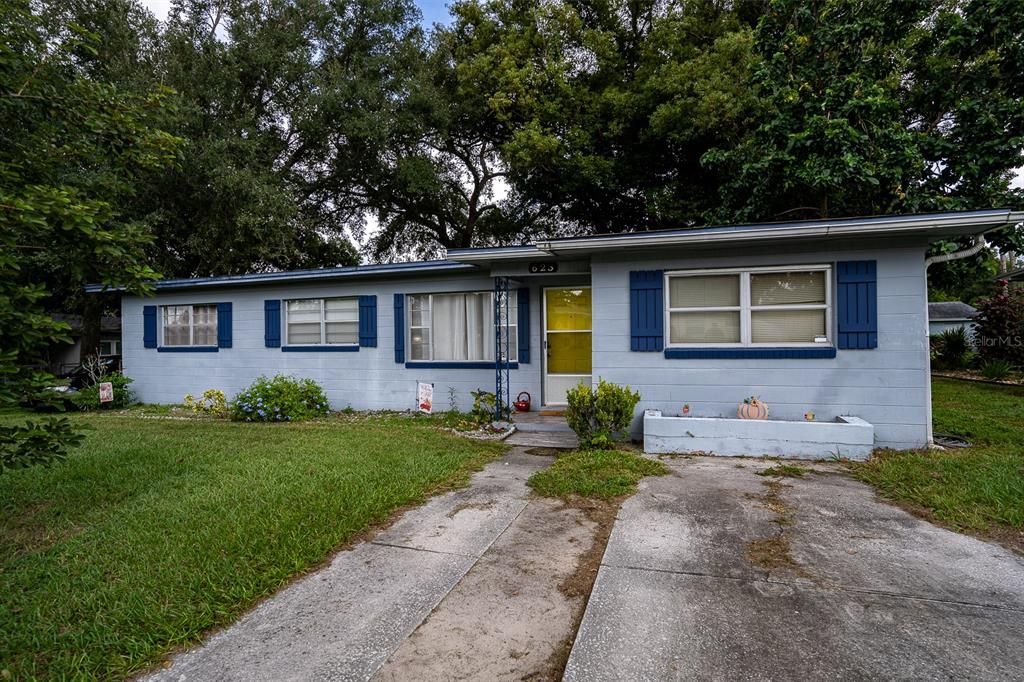 For Sale: $325,000 (4 beds, 2 baths, 1389 Square Feet)