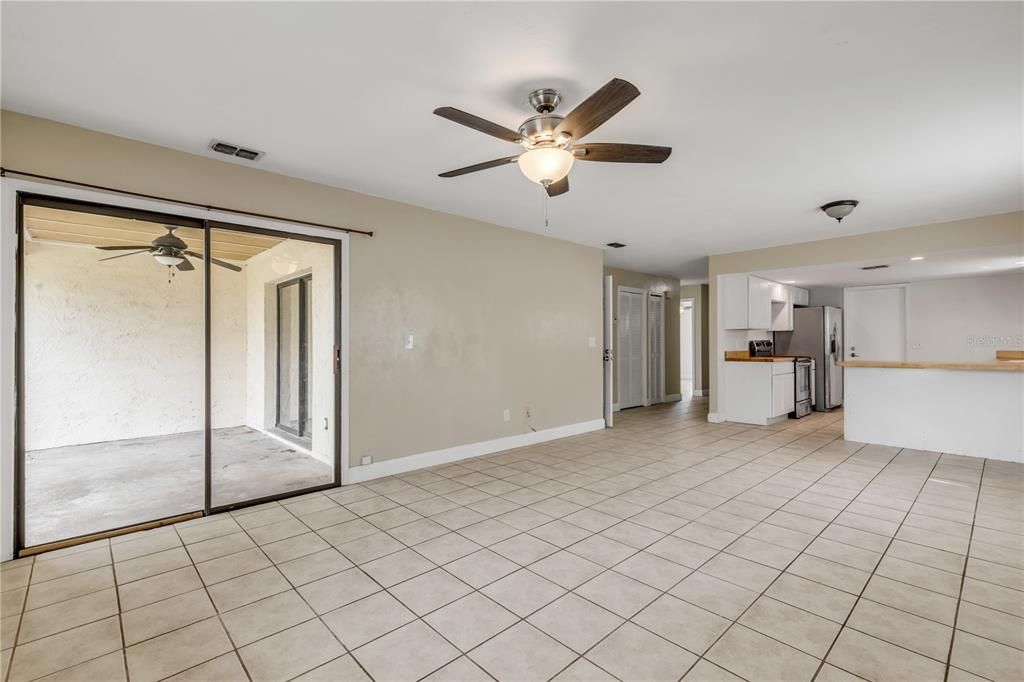 For Sale: $249,900 (2 beds, 2 baths, 1136 Square Feet)